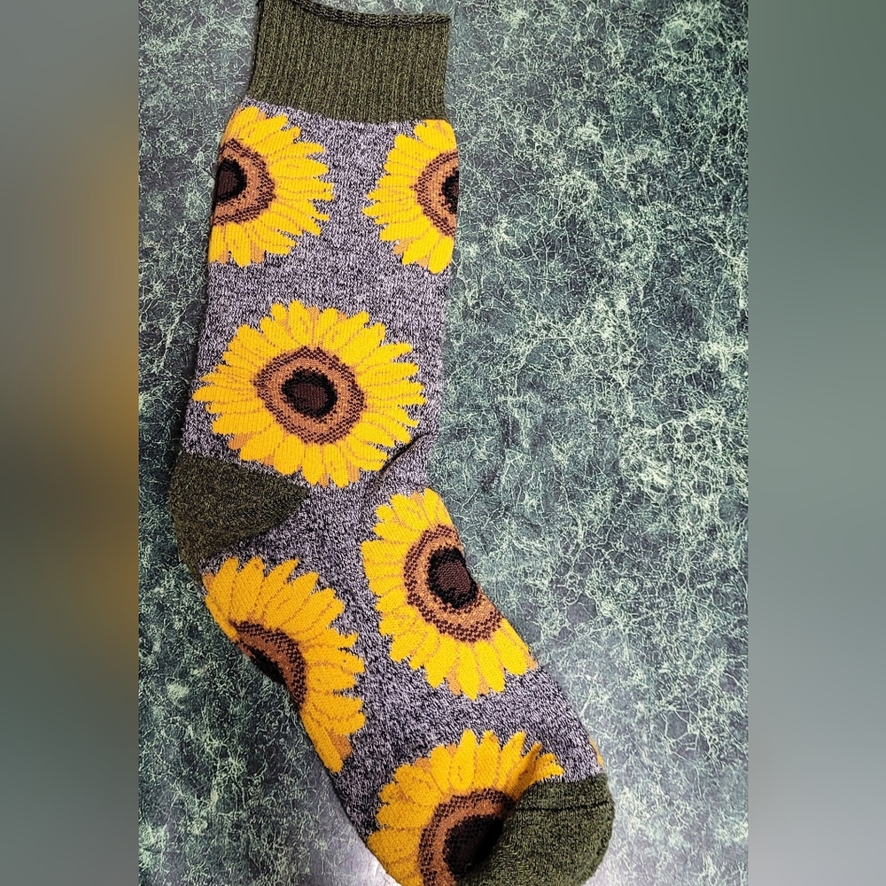 Sunflower Pattern Women's Casual Socks NWOT